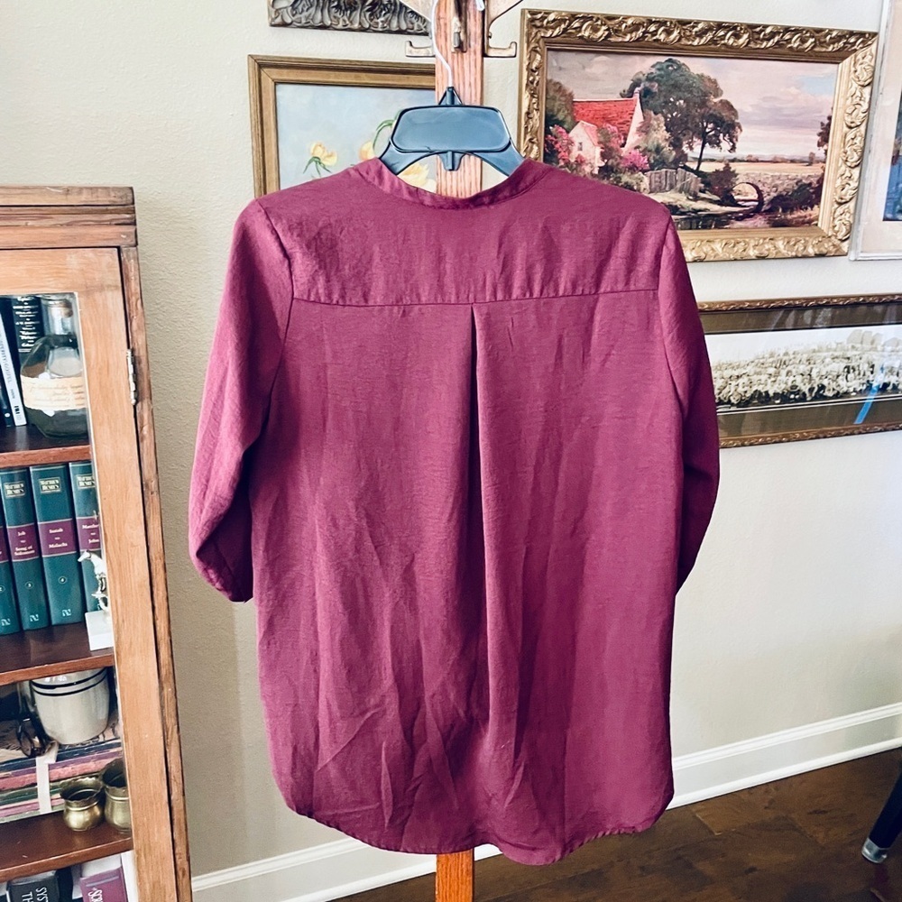 Lush cross front roll tab sleeve lightweight button hi-lo blouse SZ S burgundy - Picture 7 of 8